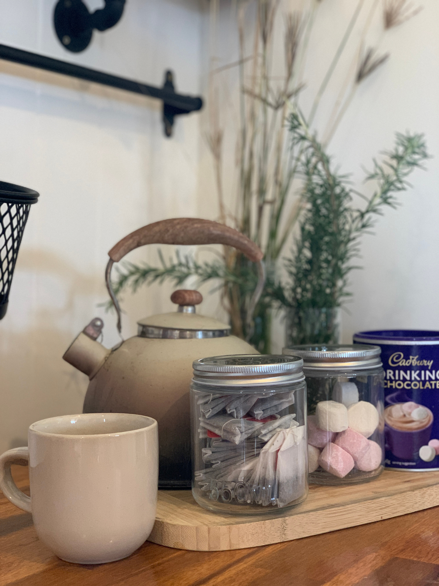 Tea, hot chocolate and marshmallows on the welcome tray
